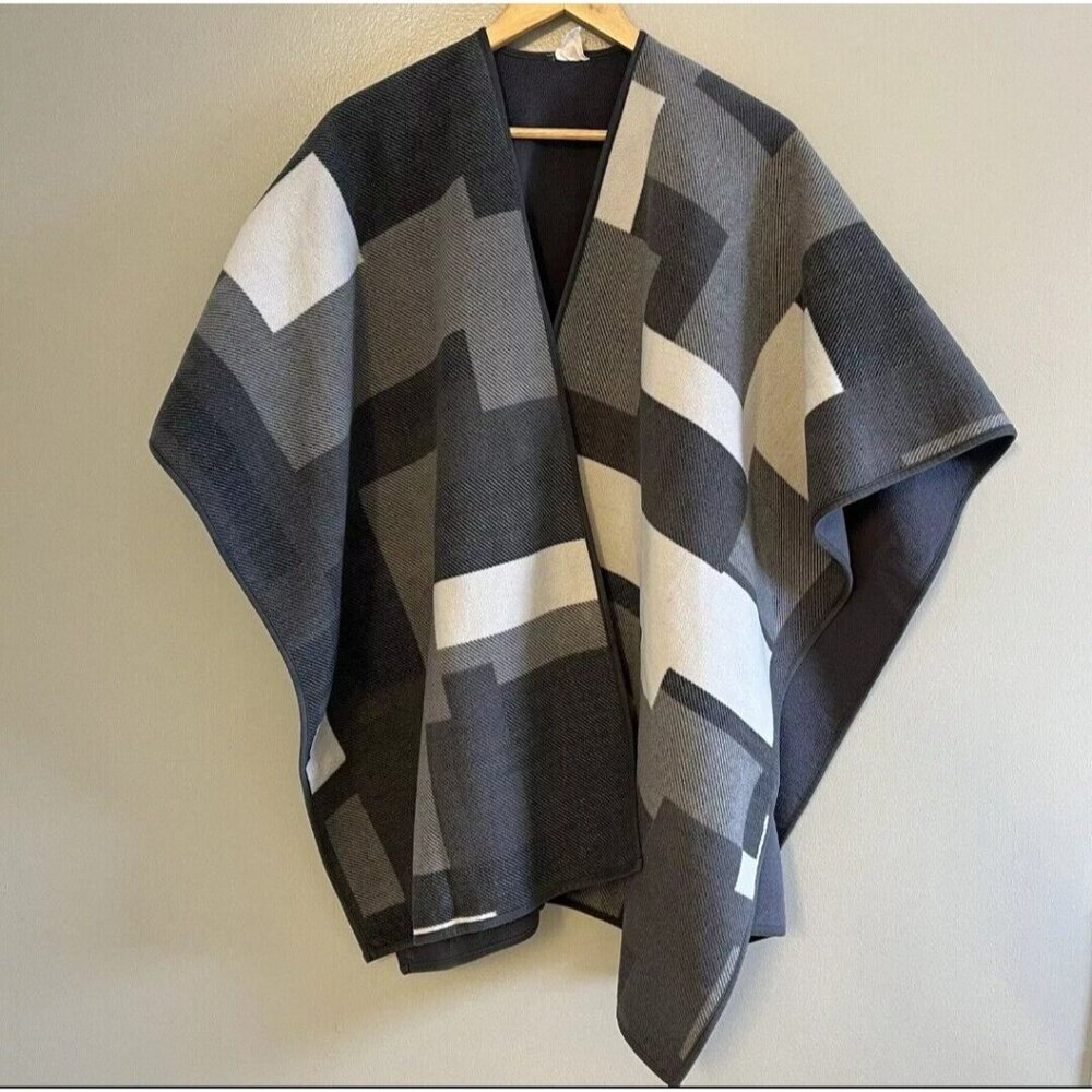 Woolrich Reversible Poncho Women One Size Grey White Fleece Cape Wrap